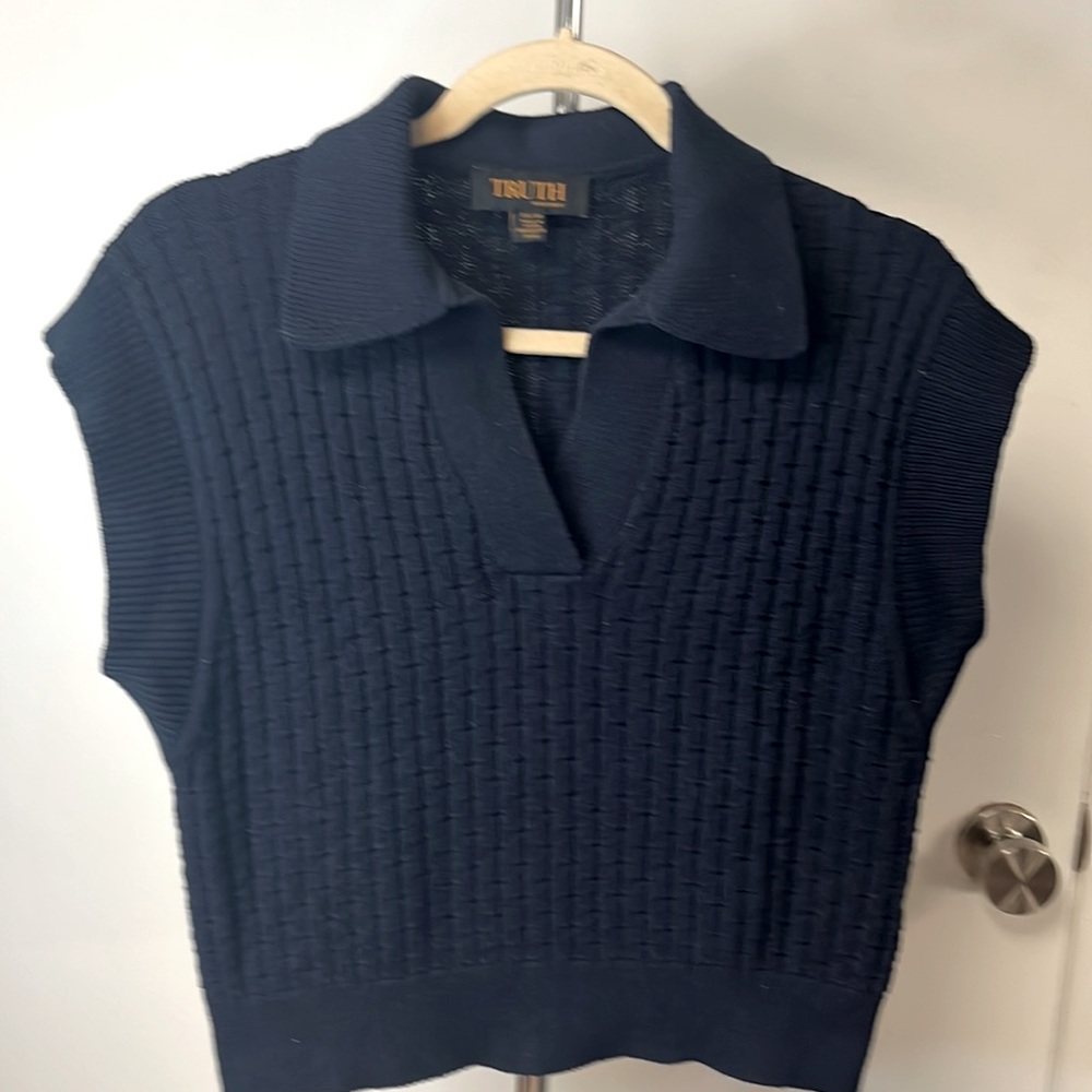 Truth by Republic, light knit top/ vest, spring sweater, size XS, Runs like a S